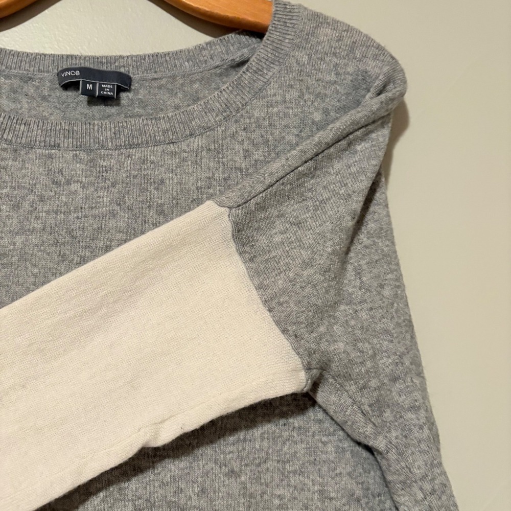 Vince Women's Laine Wool Cashmere Color Block Sweater Size M Gray Cream Knit Top - Picture 4 of 6
